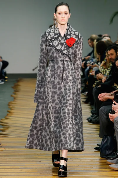 Look 27